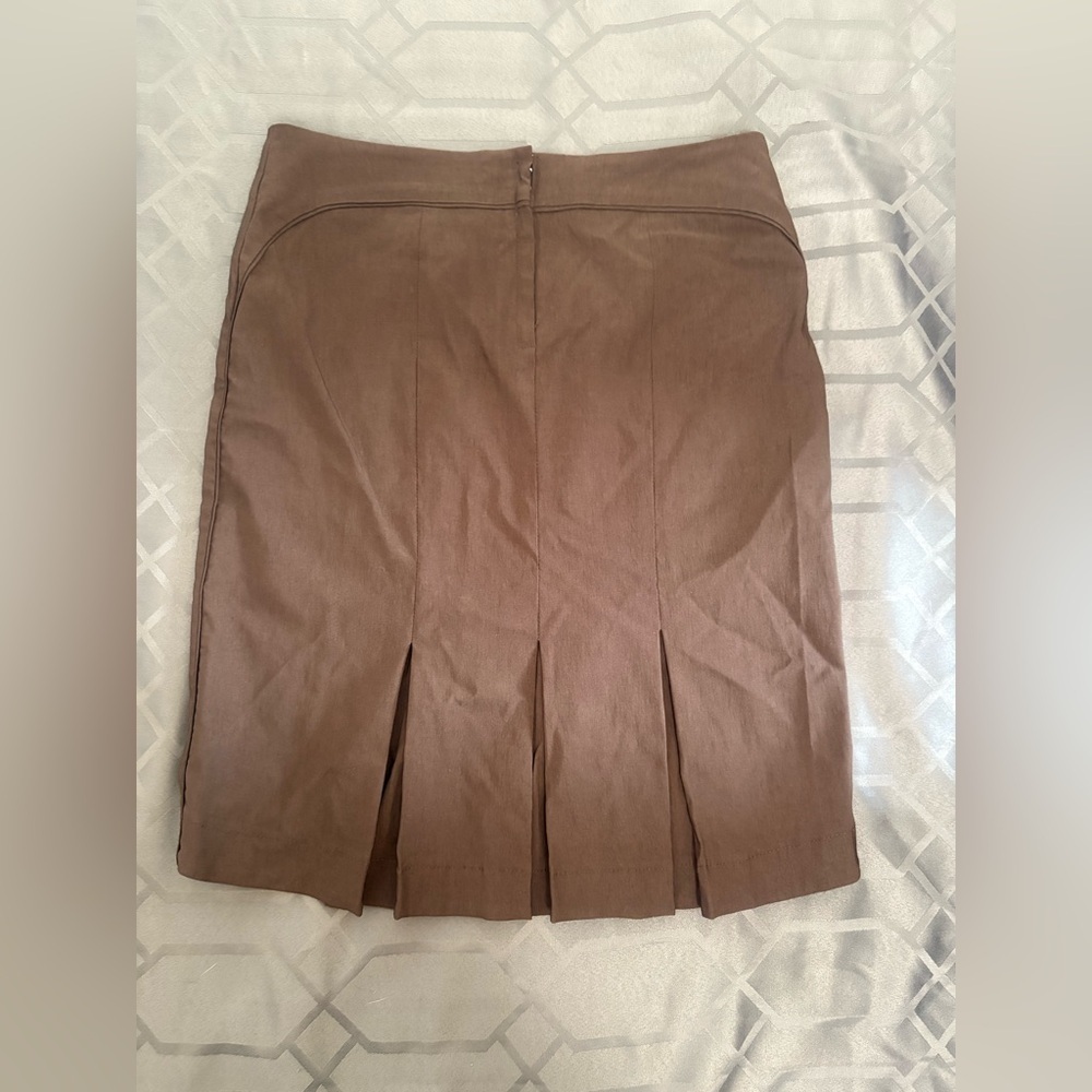 Le Chateau Brown Pleated Skirt Size 9 10 - Picture 3 of 5
